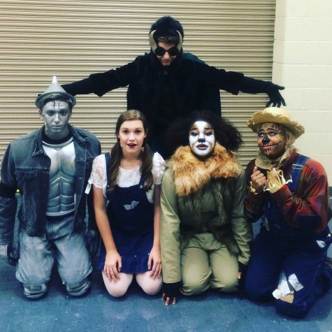 (From left to right) Sophomore Caleb Geniuk, sophomore Ava Delsimme, senior Mycah Williams, junior Timothy Lawson
(Back) Junior Jacob Cooley