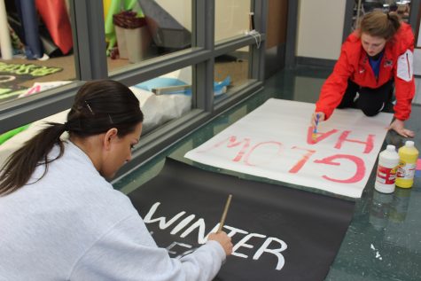 In preparation for winter informal, juniors Kylee Sally and
Britlyn Sparks painted posters. The purpose of the poster
was to inform the student body of the dress code. “I was
assigned to be on Tim’s committee which meant we were in
charge of poster making and spirit days,” said Sally.