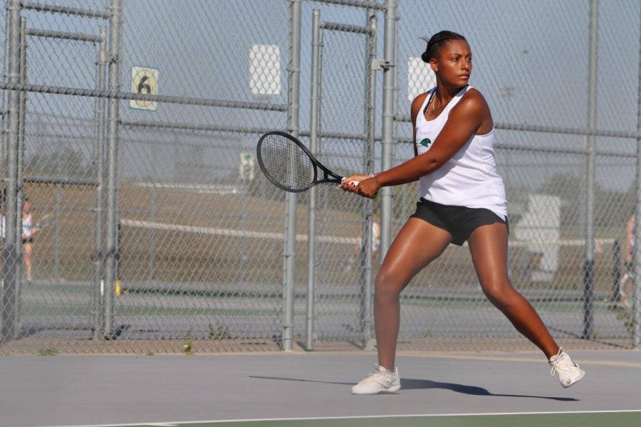 In the match against Park Hill South High School Sept. 28, sophomore Carli Hurtt readies her forehand. Varsity fell to the No. 1 seed Park Hill South, and ended the season 11-4. “I could’ve done better,” Hurtt said. “Going from No. 12 to No. 1 was a big change.”