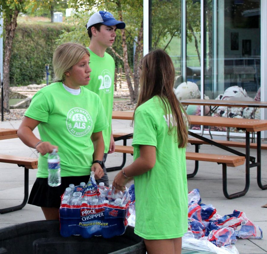 For those participating in the ALS walk, juniors Macy Attebery and Gianna Cusumano put water bottles in bins. Cusumano chose to participate for two main reasons. “I needed the community service, and then I did it last time, and I really enjoyed it, so I did it again,” Cusumano said.