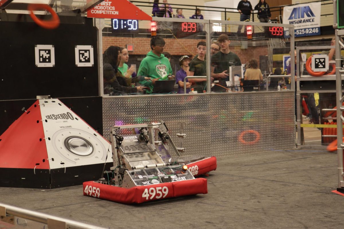 Millennium Falcons Show Robots At Cowtown