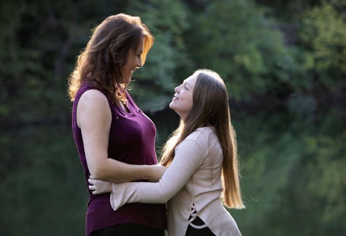 Isabella Cibrian and her mother