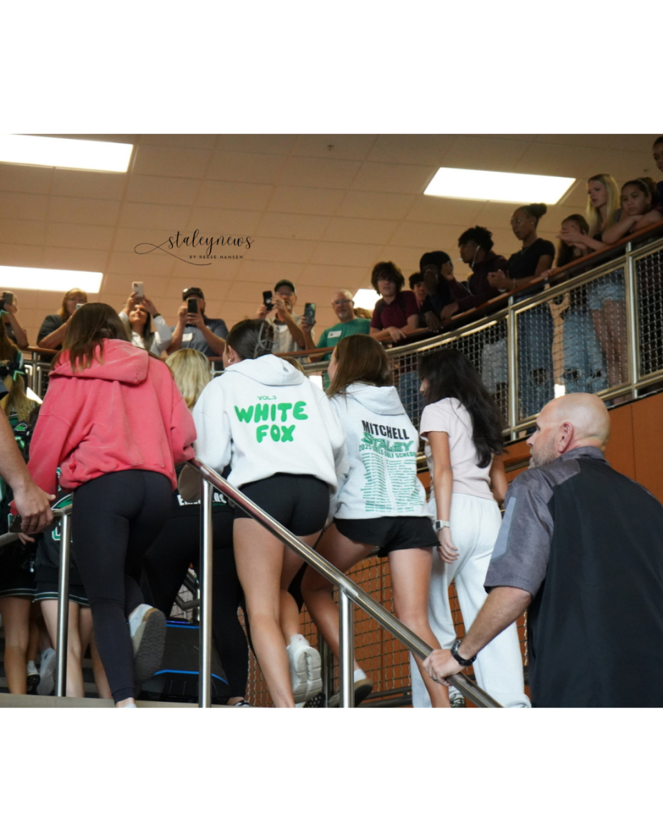 School Sends Girls Golf Off To State