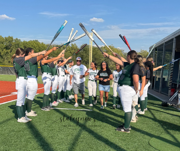 Softball Honors Seniors Before Win