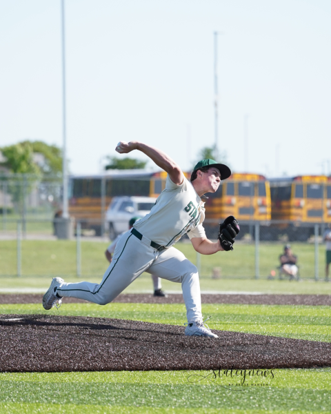 Baseball Honors Seniors Before 15-0 Shutout Win